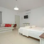 Acti 4* Pláka