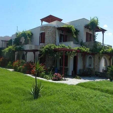 Acti Lägenhetshotell Pláka