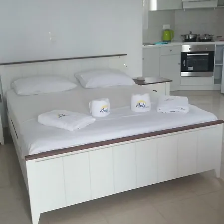 Acti Lägenhetshotell Pláka